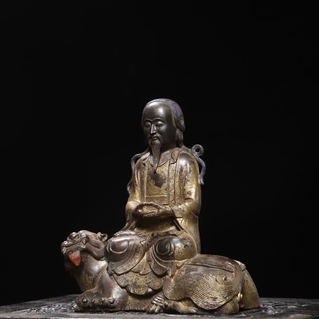 A bronze Buddha statue - 8