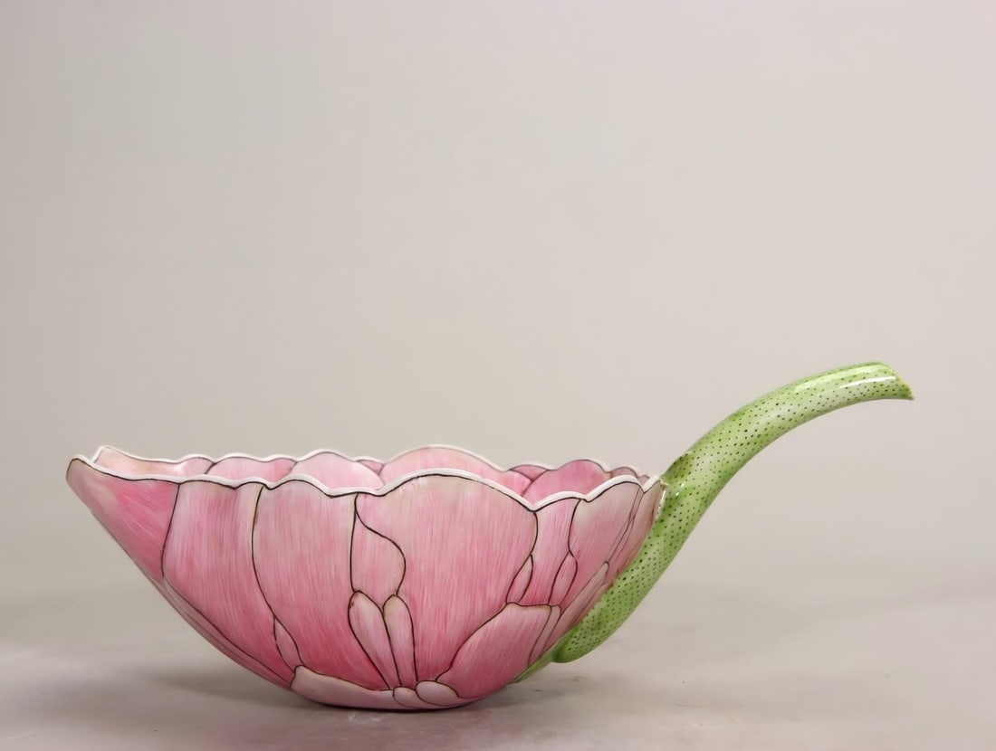 A Qing Dynasty Guangxu pastel lotus autumn cup: Qing Dynasty Guangxu pastel lotus autumn cup SIZE: H:7.7cm L:19.5cm W:11.6cm (The Dimensions Of All Batches Are Manually Measured.If You Need More Detailed Information, Please Contact Our Customer Ser