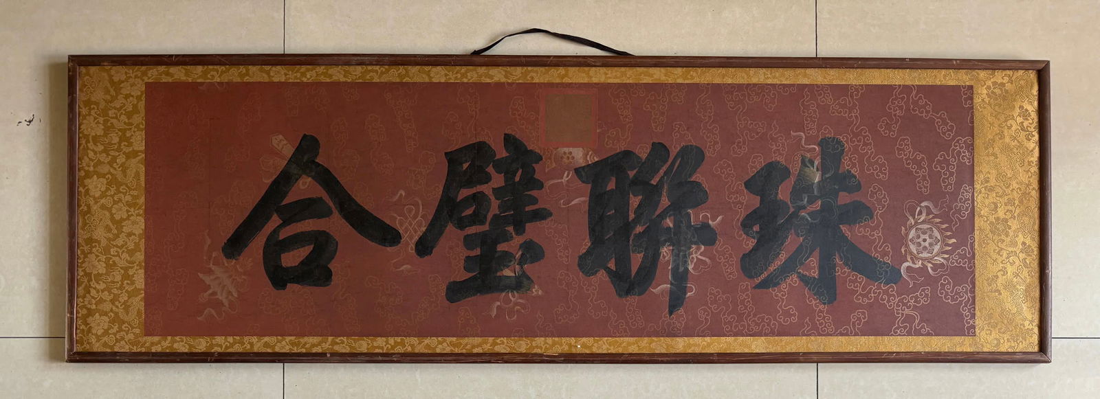A work of Qianlong's imperial calligraphy: Qianlong's imperial calligraphy works SIZE: Core 38x124cm (with old frame) (The Dimensions Of All Batches Are Manually Measured.If You Need More Detailed Information, Please Contact Our Customer Servi
