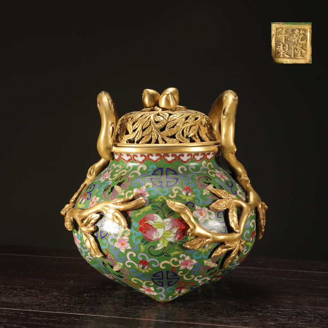 A Qing Dynasty precision cast copper tire cloisonné cloisonné enamel peach-shaped smoker: Qing Dynasty fine cast copper tire cloisonncloisonné cloisonncloisonné enamel peach-shaped smoker [Style] Qianlong year system [Details] Copper tire three-petal peach shape Peach tail upward process