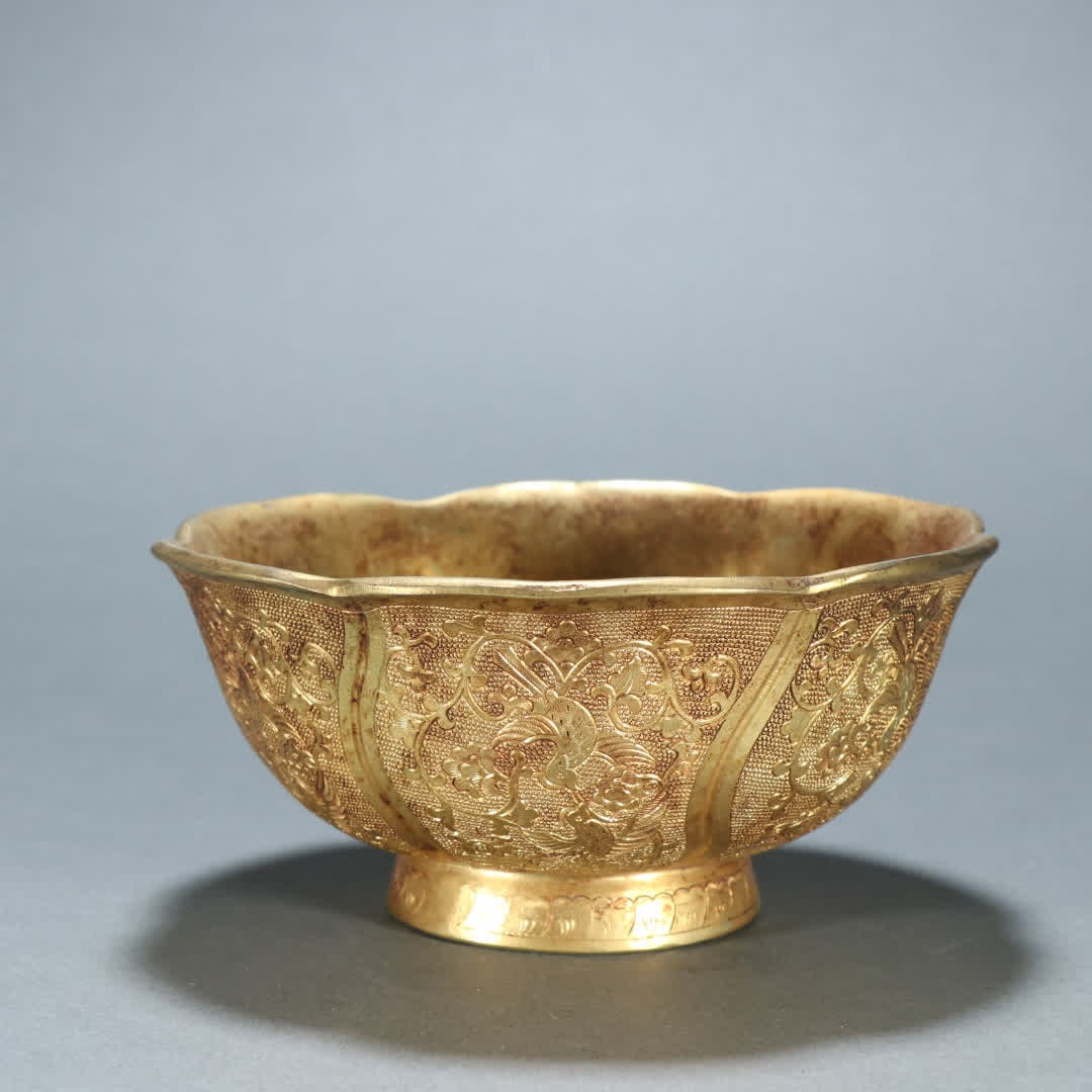 A Qing Dynasty copper gilt flower and bird pattern bowl (1 of 9)