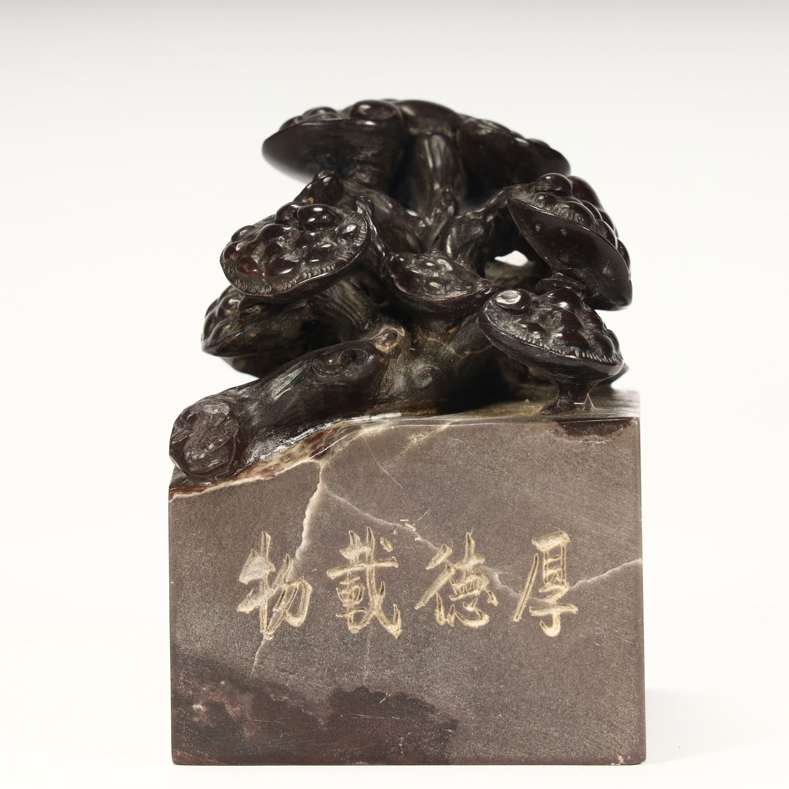 A Qing Dynasty Shoushan stone ganoderma lucidum pattern seal: Qing Dynasty Shoushan stone Ganoderma lucidum pattern seal SIZE: H:9cm L:6.5cm W:6.5cm W:708.5g (The Dimensions Of All Batches Are Manually Measured.If You Need More Detailed Information, Please