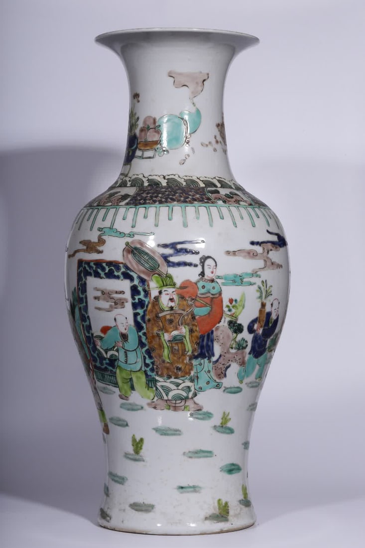 A Qing Dynasty "Great Qing Tongzhi Year System" pastel Coats character picture appreciation bottle (1 of 9)