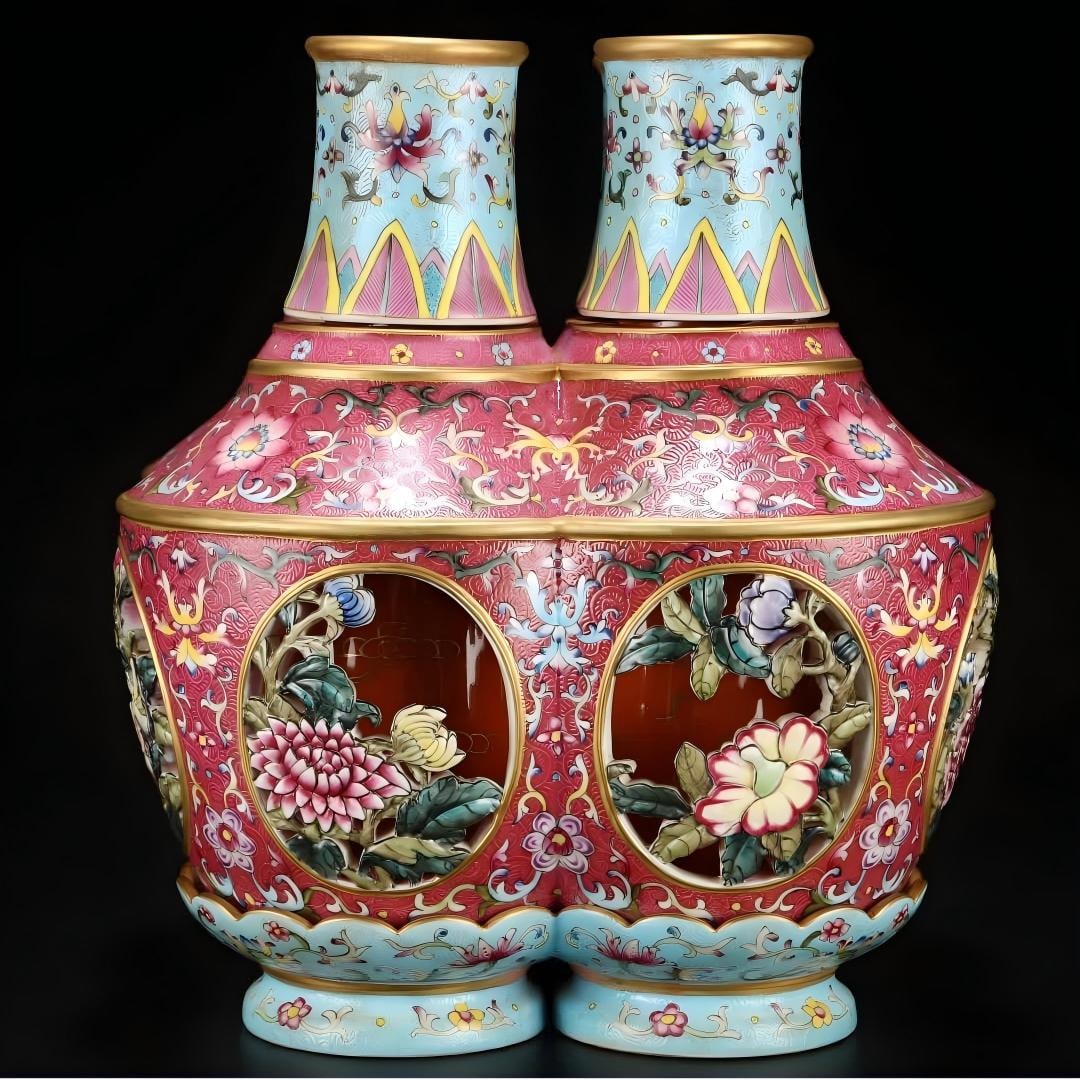 A piece of carved hollow carmine ramp anchovy four consecutive bottles to turn the heart (1 of 9)