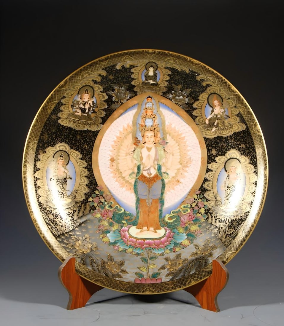 A Qing Qianlong thangka gold-painted thousand-handed Guanyin plate (1 of 9)