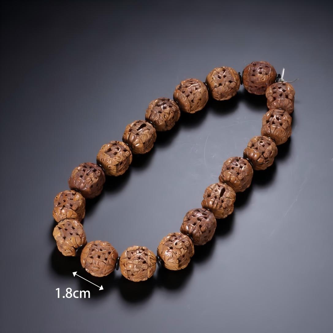 A Qing Dynasty olive pit bracelet (1 of 9)