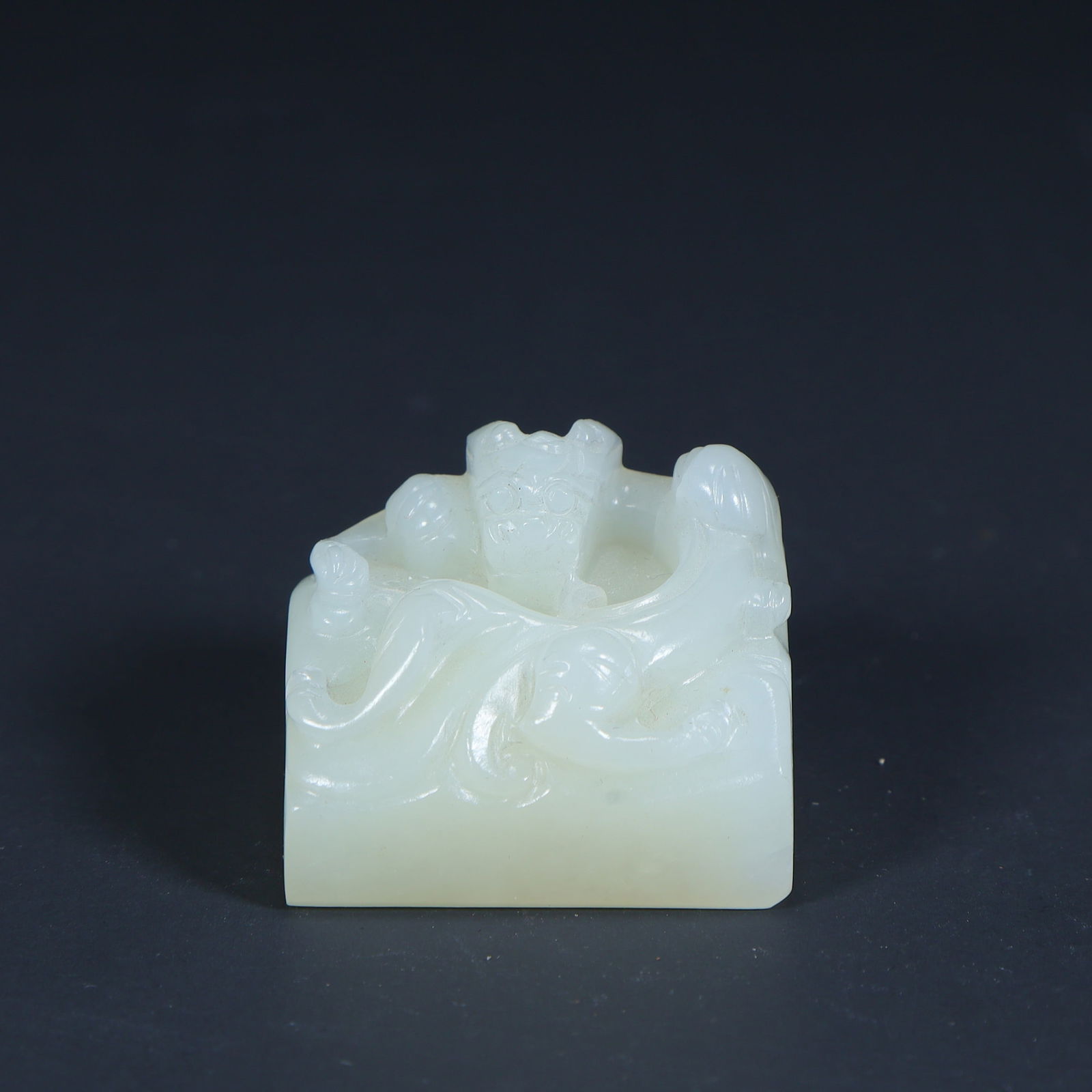 A Qing Dynasty Hetian jade auspicious beast button seal: Qing Dynasty Hetian jade auspicious beast button seal SIZE: H:2.5cm L:3.5cm W:3cm W:50.5g (The Dimensions Of All Batches Are Manually Measured.If You Need More Detailed Information, Please Contact Our