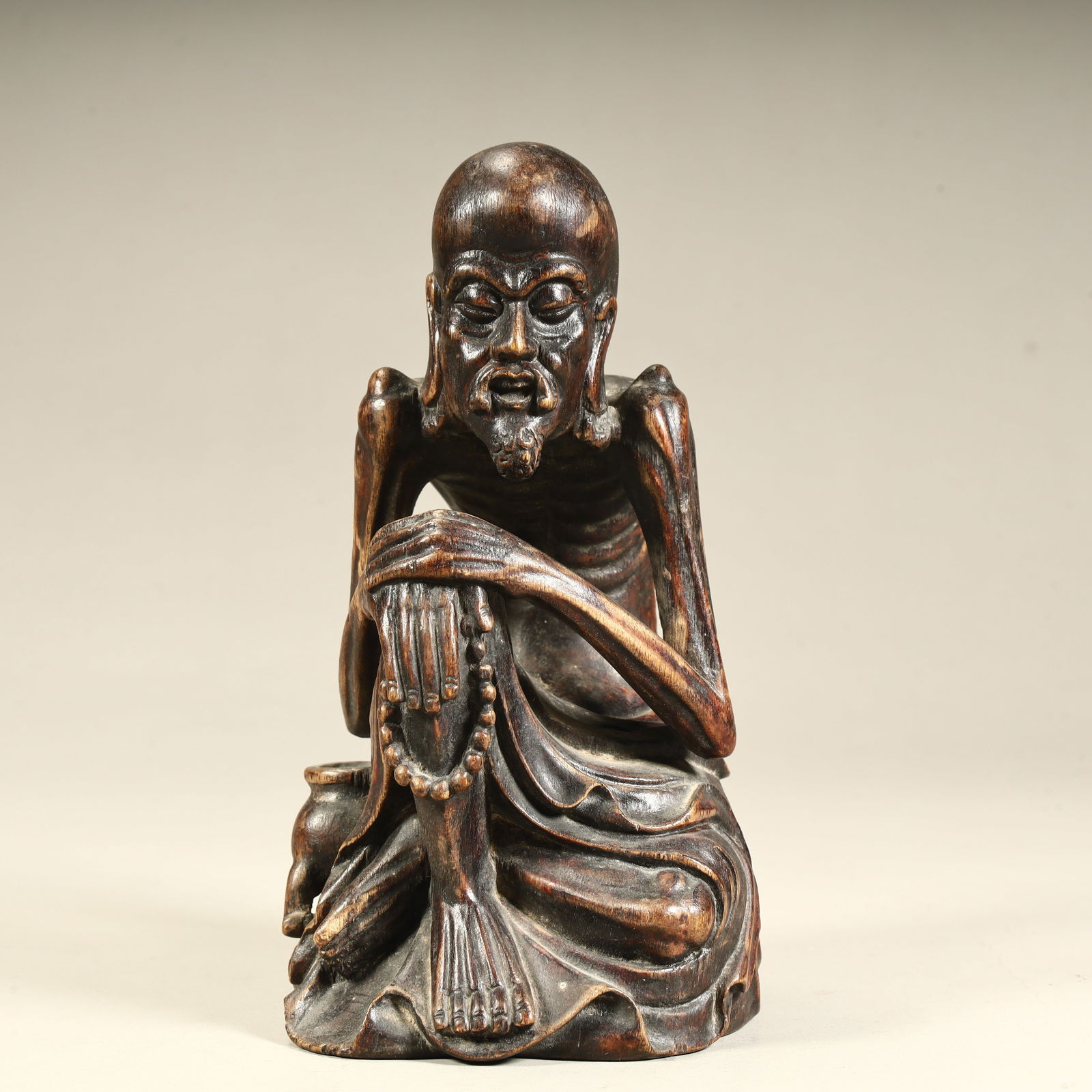 A Qing Dynasty fine agarwood figure ornament: Qing Dynasty fine agarwood figure ornaments SIZE: H:15.5cm L:8.5cm W:7.5cm W:157g (The Dimensions Of All Batches Are Manually Measured.If You Need More Detailed Information, Please Contact Our