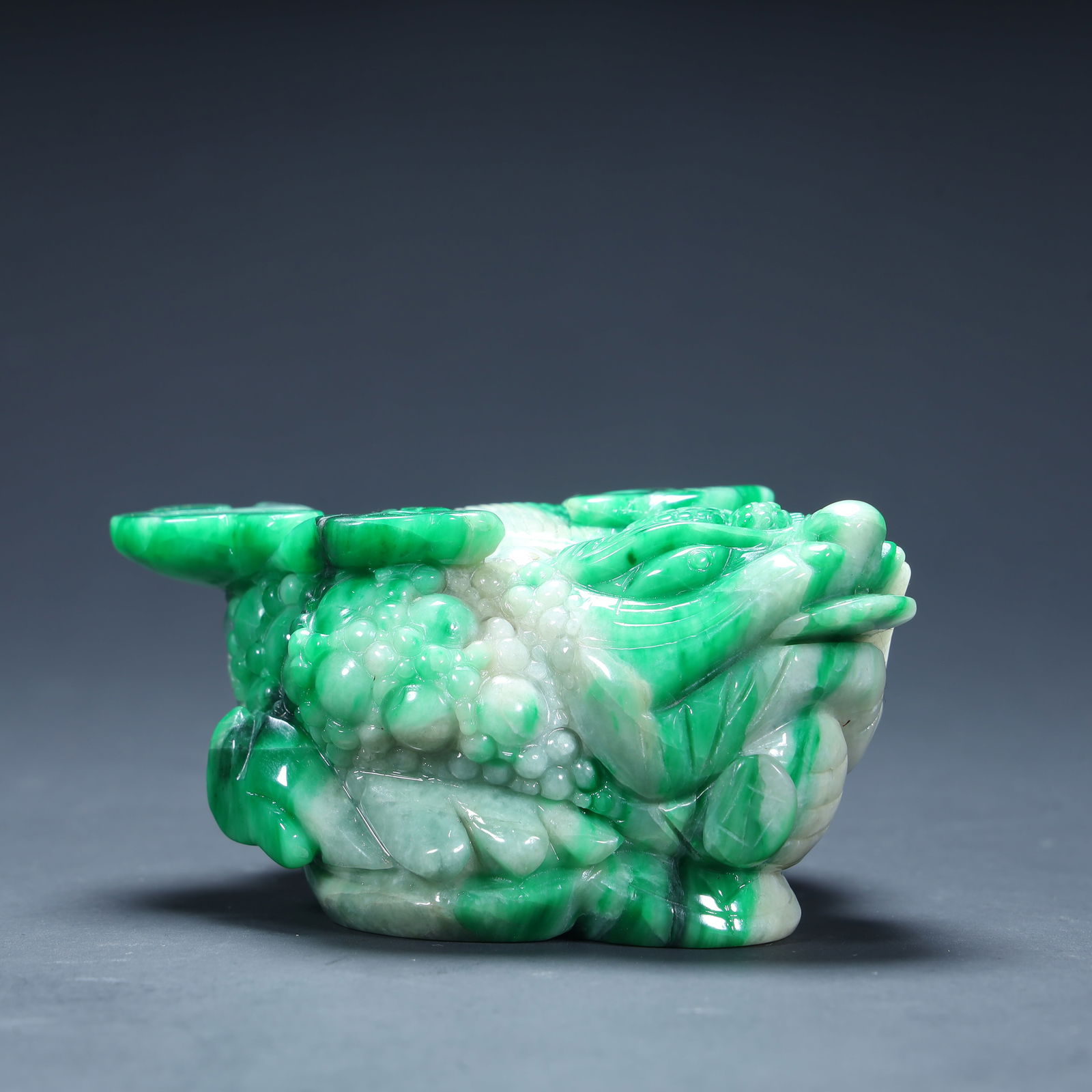 A jade golden toad ornament of the Qing Dynasty (1 of 12)