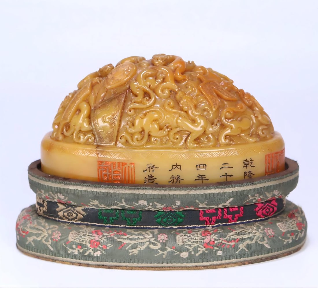 A seal of the dragon pattern of the Qing Dynasty made by the Ministry of Internal Affairs in the: In the twenty-fourth year of Qianlong in the Qing Dynasty, the Ministry of Internal Affairs made the Tian Huangshi dragon pattern seal SIZE: 12x6x5.9cm W:553.8g (The Dimensions Of All Batches Are Manu