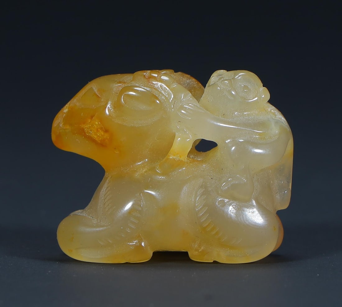 A Qing Dynasty agate "immediately enfeoffed as a marquis" carving (1 of 8)