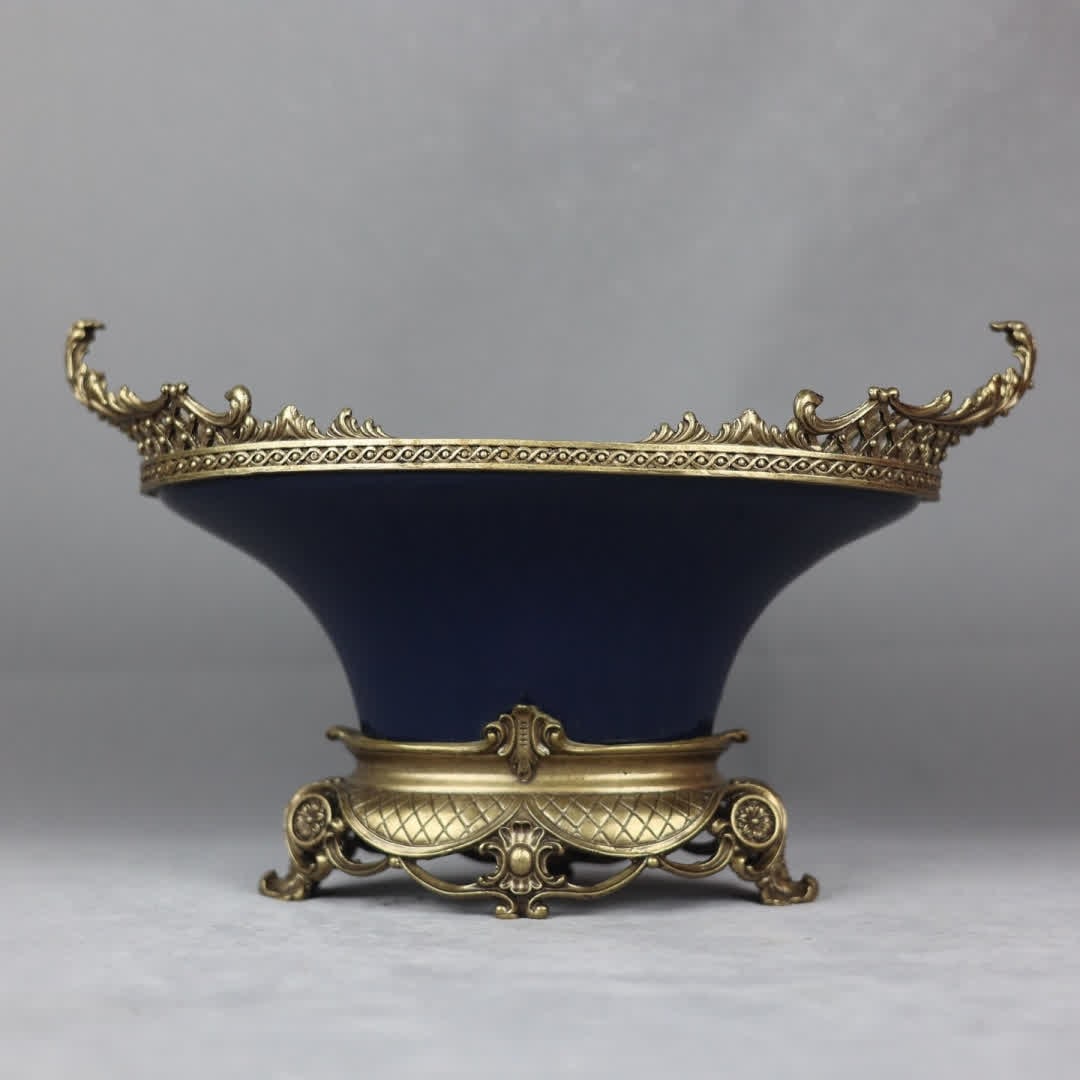 A copper-inlaid porcelain "sacrificial blue glaze" diamond fruit plate (1 of 9)