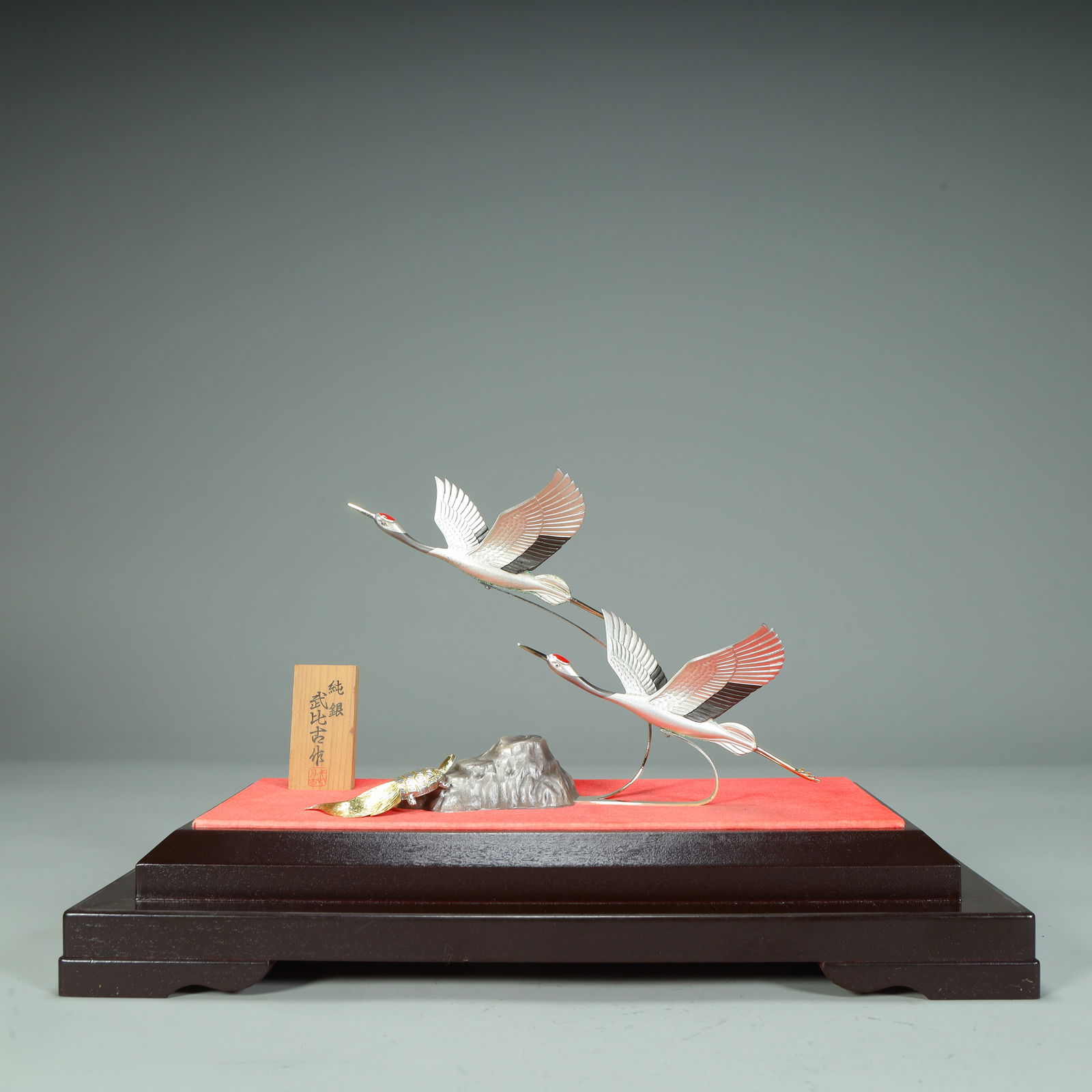 A sterling silver gilt double crane ornament: Sterling silver gilt double crane ornament SIZE: Box total H: 20cm L: 24.5cm W: 13cm total W: 800g (The Dimensions Of All Batches Are Manually Measured.If You Need More Detailed Information, Please Co