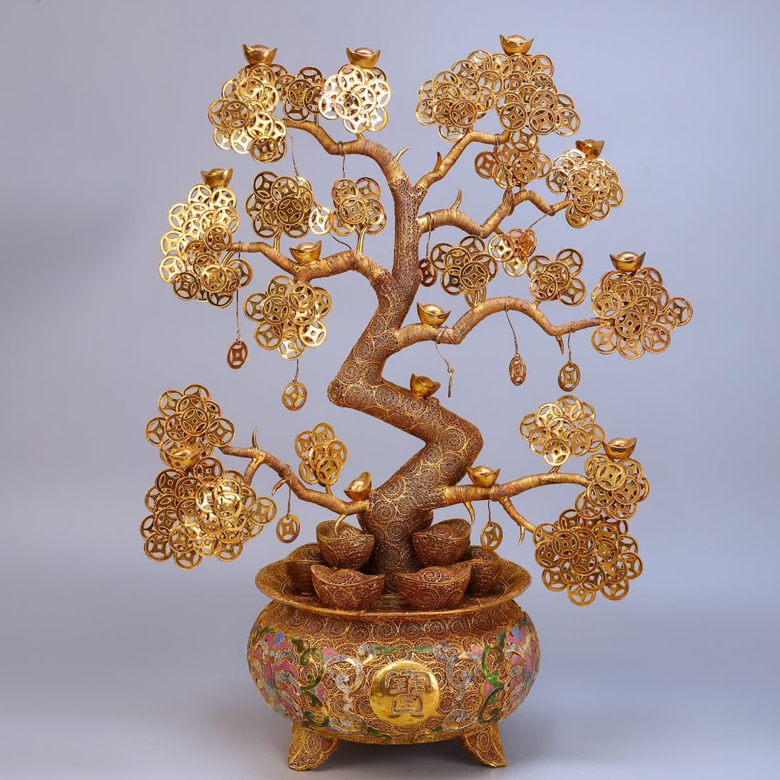 A Qing Dynasty filigree inlay craft "Lucky Money Cow" ornament: Qing Dynasty filigree inlay craft "Lucky Cash Cow" ornament SIZE: H:62cm W:46cm W:4045g (The Dimensions Of All Batches Are Manually Measured.If You Need More Detailed Information, Please Contact Our C