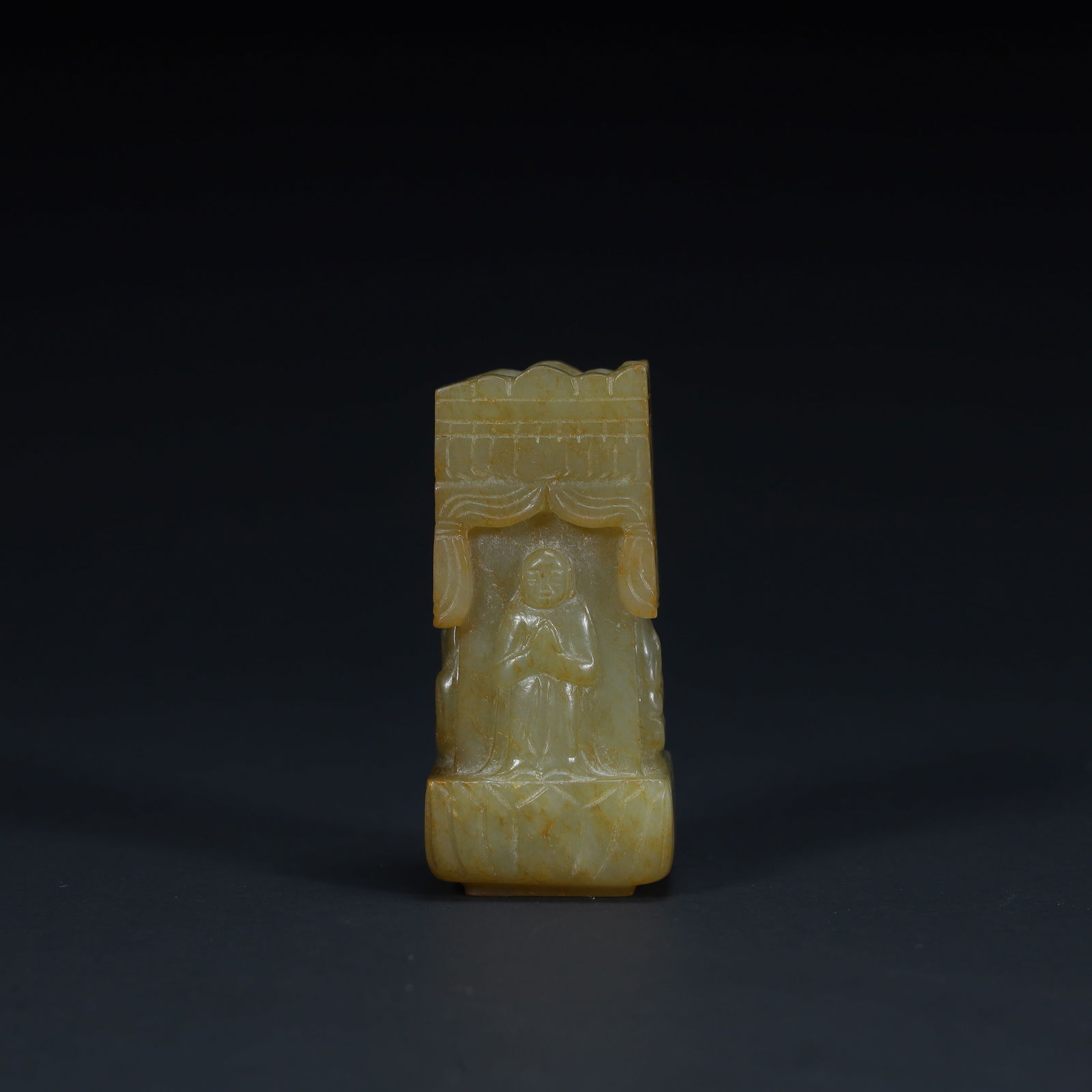 A Ming Dynasty Hetian jade "Buddha niche sitting Buddha" ornament: Ming Dynasty Hetian jade "Buddha shrine sitting Buddha" ornament SIZE: H:5cm L:2.5cm W:2.5cm W:46.6g (The Dimensions Of All Batches Are Manually Measured.If You Need More Detailed Information, Please