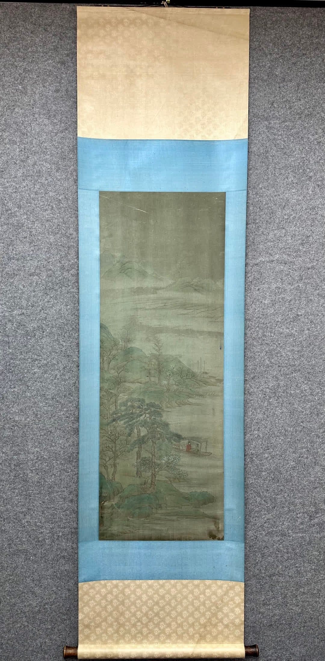A landscape map of Qiu Ying: Qiu Ying's landscape map SIZE: Core 112x40cm (Silk vertical axis) (The Dimensions Of All Batches Are Manually Measured.If You Need More Detailed Information, Please Contact Our Customer Service Before