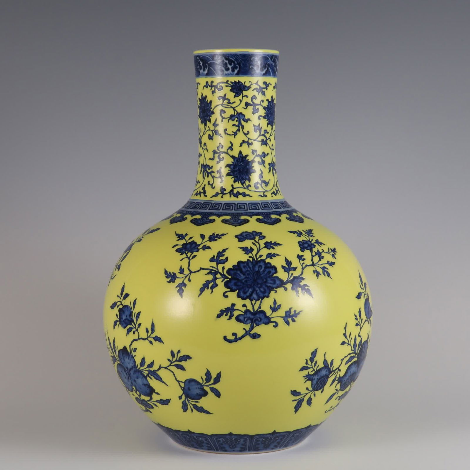 A yellow-glazed blue-and-white broken branch flower and fruit pattern heavenly ball vase made in the (1 of 9)