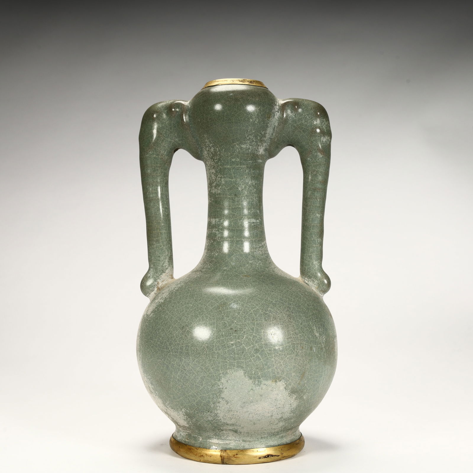 A Song Dynasty celadon glazed open-piece elephant ear gilt vase: The blue glaze is porcelain, the elephant ear shape on both sides of the neck is auspicious, the mouth edge and bottom foot are gilded, and the bottle body is dignified and atmospheric, which