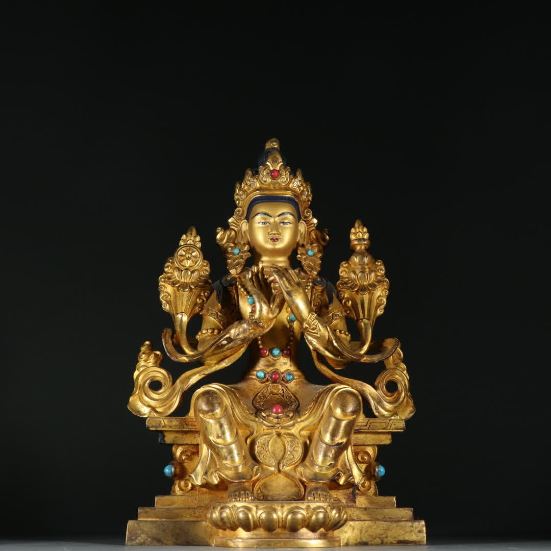 A bronze gilt statue of Guanyin in the Qing Dynasty (1 of 9)