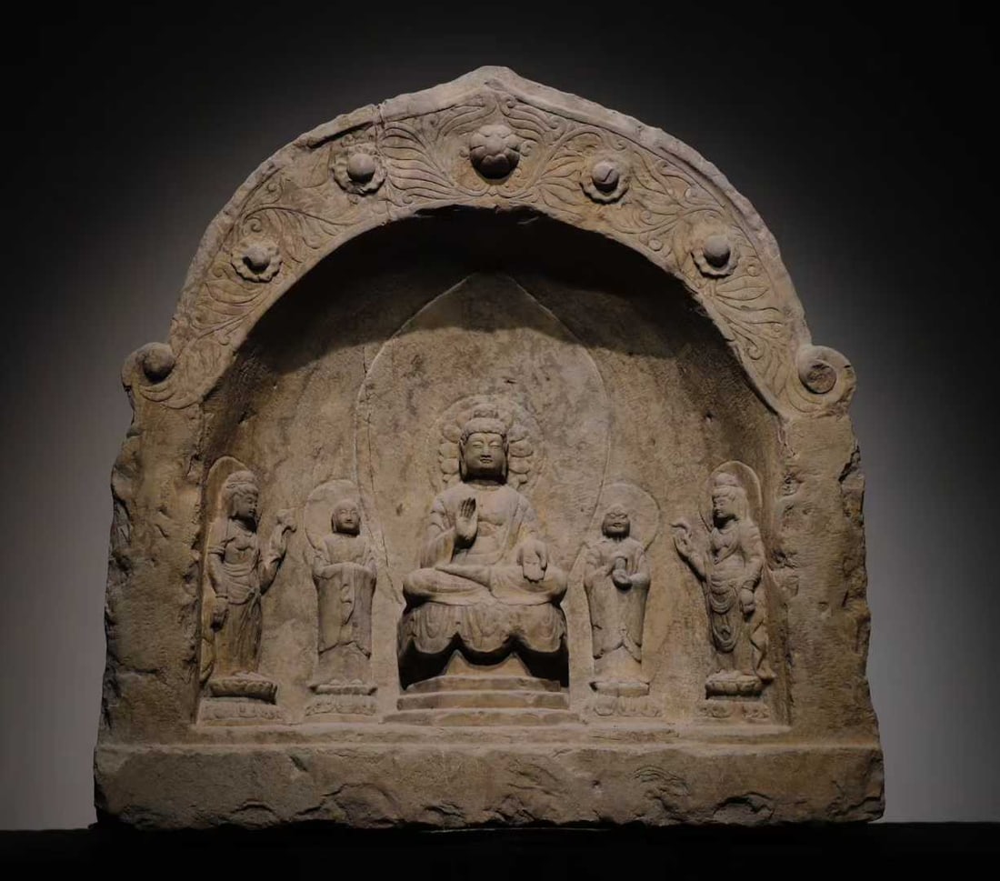 A Tang Dynasty bluestone Buddha stele of one Buddha and four disciples: Tang Dynasty bluestone Buddha stele of one Buddha and four disciples SIZE: H: 85cm W: 80cm thickness 20cm (The Dimensions Of All Batches Are Manually Measured.If You Need More Detailed Information,