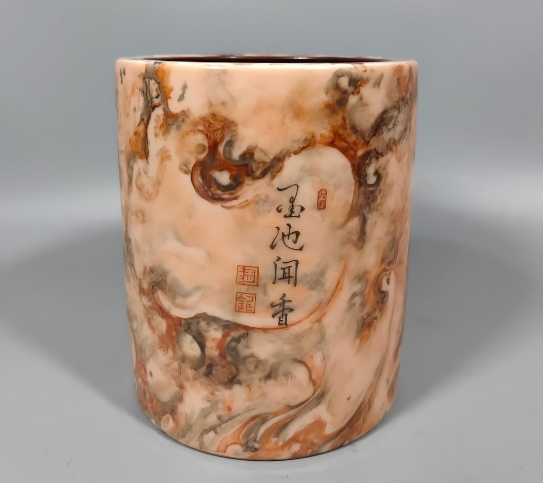 A Qing Dynasty wood grain pen holder: Qing Dynasty wood grain pen holder SIZE: H:13cm W:11cm (The Dimensions Of All Batches Are Manually Measured.If You Need More Detailed Information, Please Contact Our Customer Service Before Bidding.)