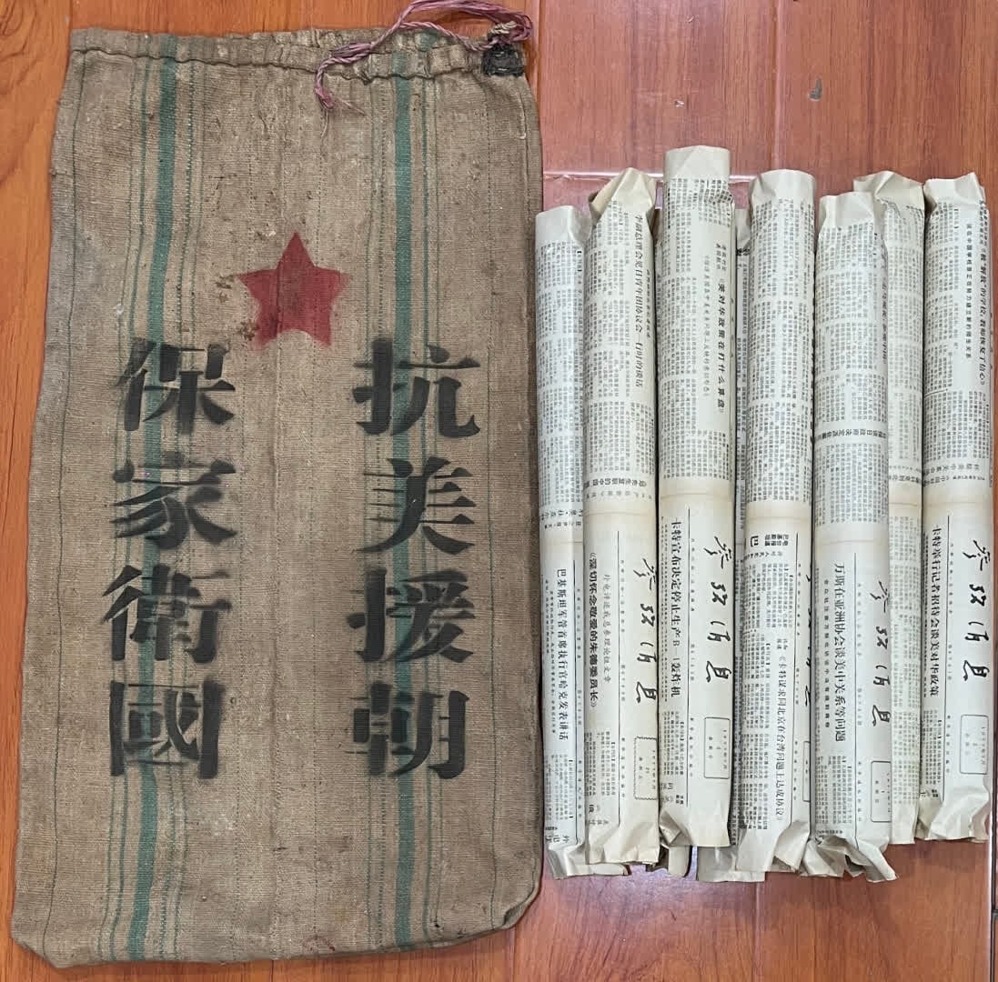 A landscape painting by Fu Baoshi: Fu Baoshi's landscape paintings SIZE: 97x44cm x10 widths (The Dimensions Of All Batches Are Manually Measured.If You Need More Detailed Information, Please Contact Our Customer Service Before