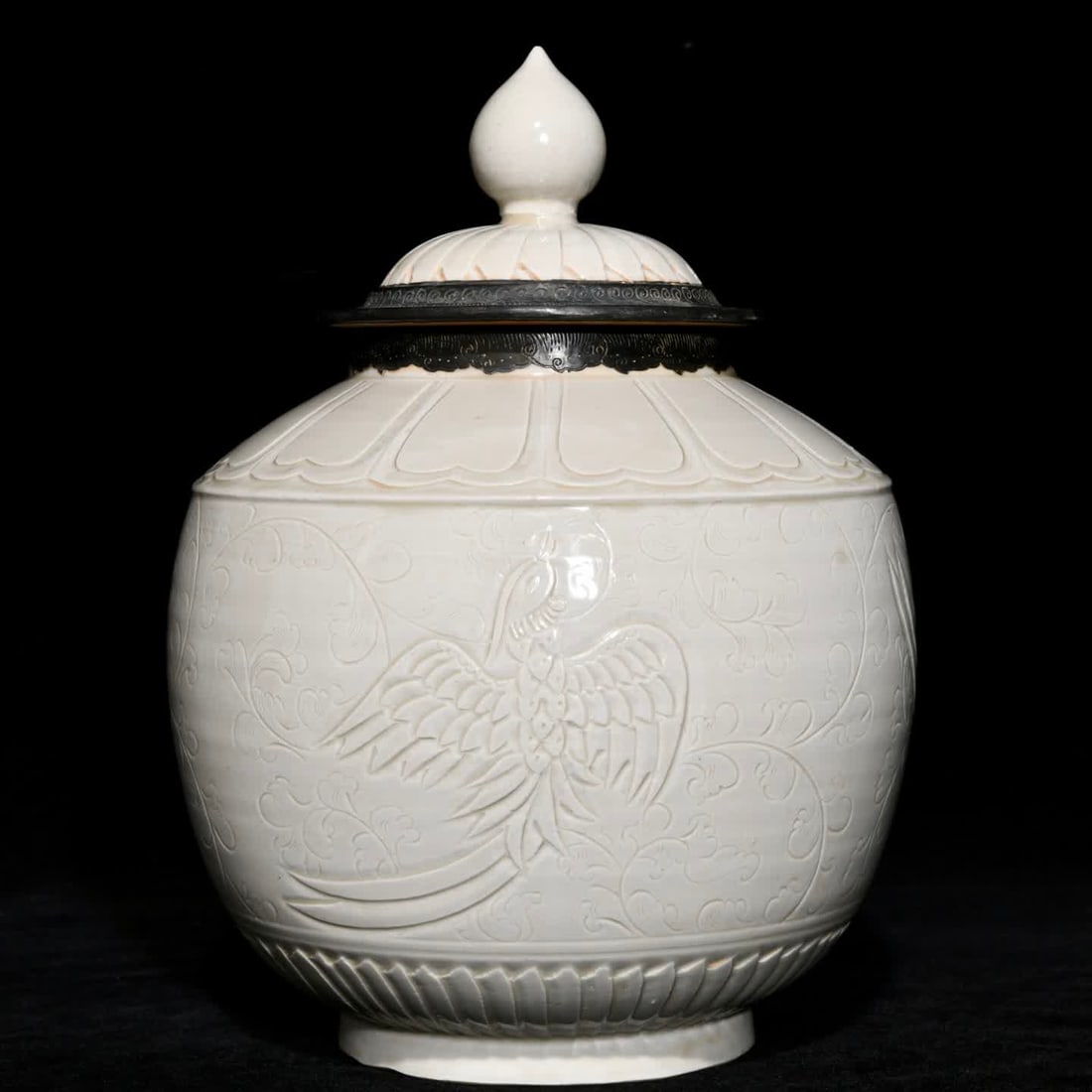 A Song Ding kiln bag silver carved phoenix pattern lid jar: Song Ding kiln bag silver carved phoenix pattern lid jar SIZE: H:25.5cm D:19cm (The Dimensions Of All Batches Are Manually Measured.If You Need More Detailed Information, Please Contact Our Customer S