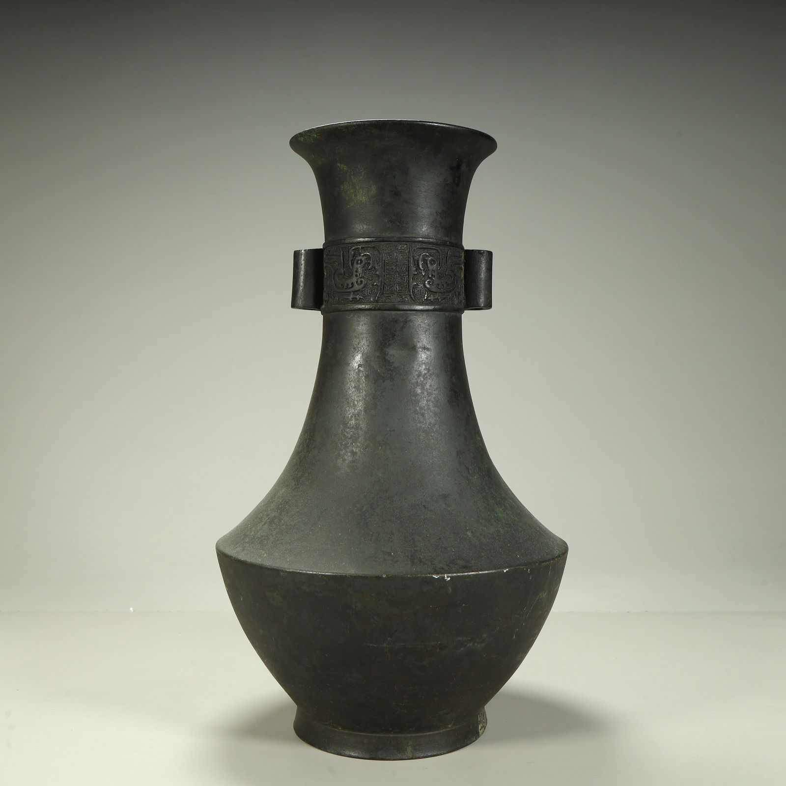 A bronze ear-piercing bottle with a beast face pattern in the Shang Dynasty (1 of 12)