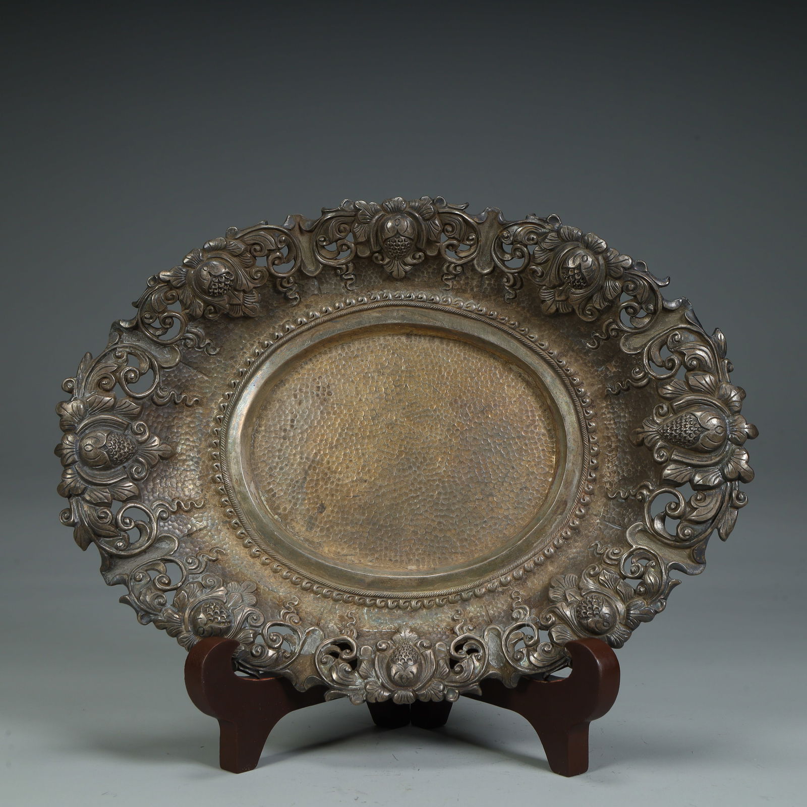 A silver openwork floral and fruity oval disc (1 of 8)