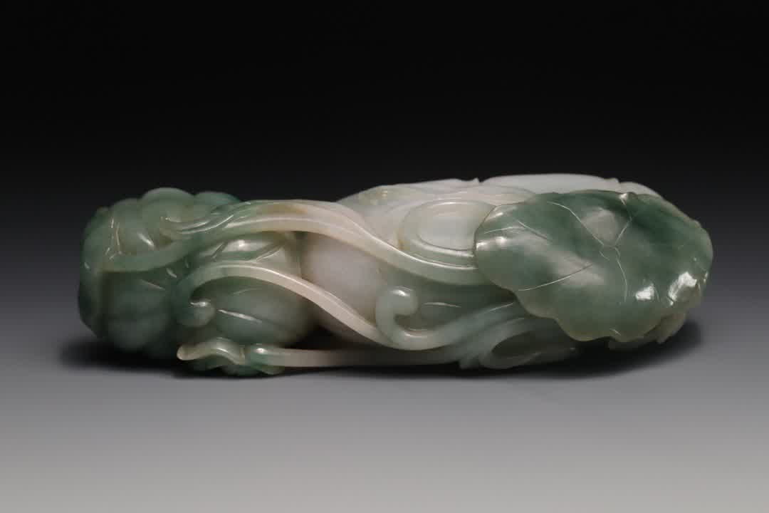 A Qing Dynasty lotus pod water bowl stationery (1 of 9)