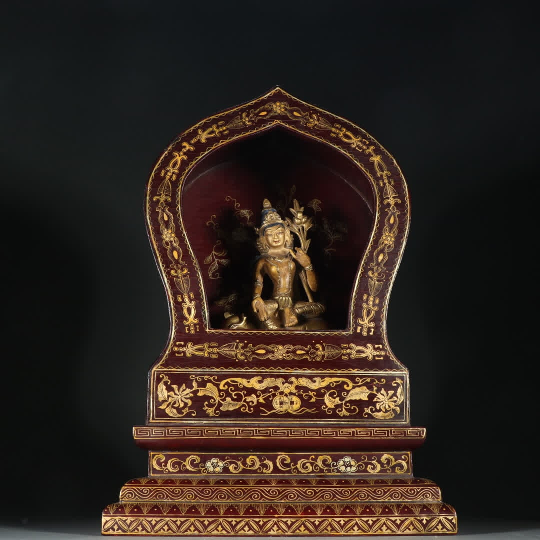 A Qing Dynasty copper-gilt Moli Zhi Tian Buddha shrine: Qing Dynasty copper gilt Morizhi Heavenly Buddha shrine SIZE: Buddha H: 16.7cm W: 11.5cm W: 1213.7g H: 37cm W: 25.6cm W: 2802.6g (The Dimensions Of All Batches Are Manually Measured.If You Need More D