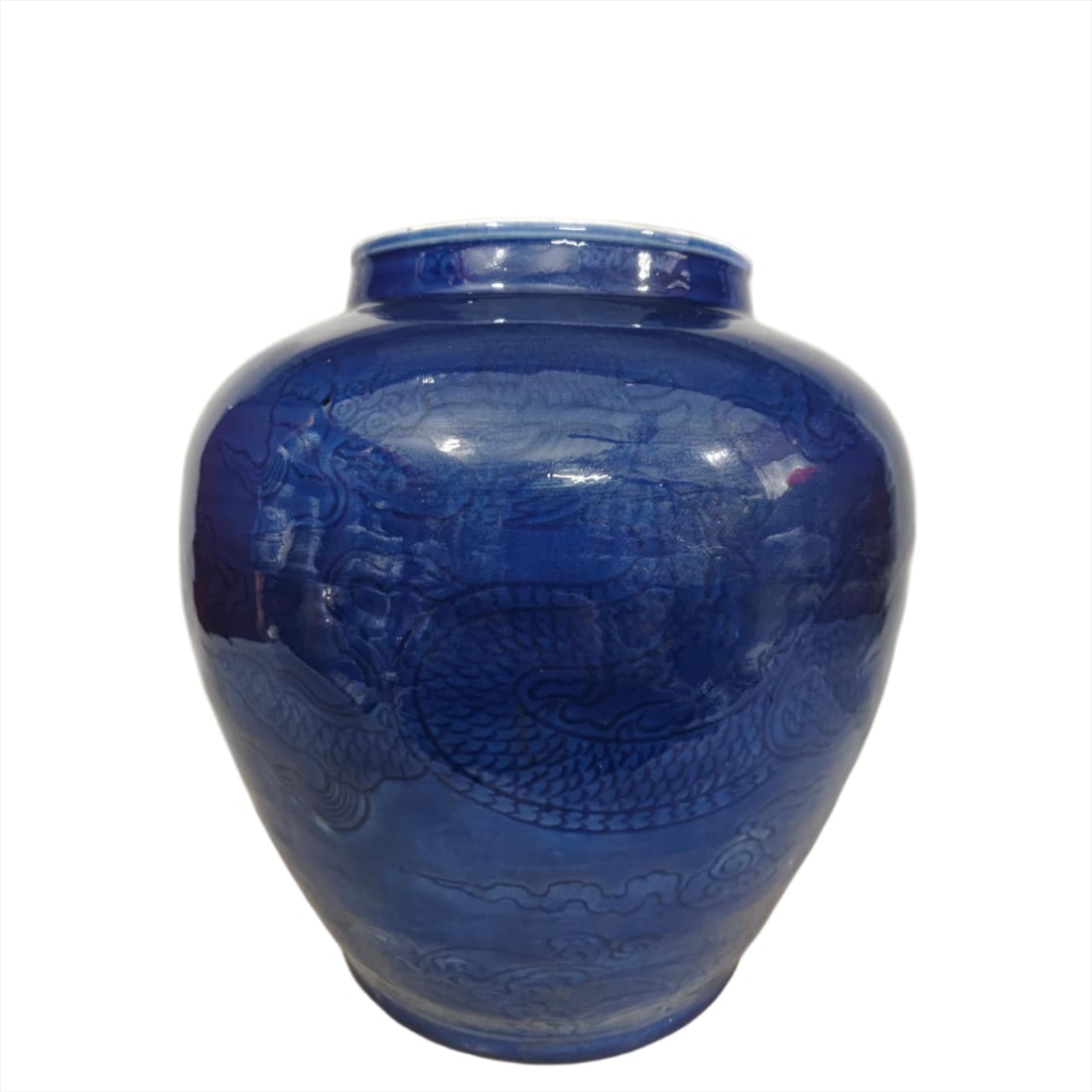 A large pot of Ming Dynasty sacrificial blue glaze with cloud dragon pattern engraved: Ming Dynasty sacrificial blue glaze dark engraved cloud dragon pattern large jar SIZE: H:32cm W:24cm (The Dimensions Of All Batches Are Manually Measured.If You Need More Detailed Information, Please