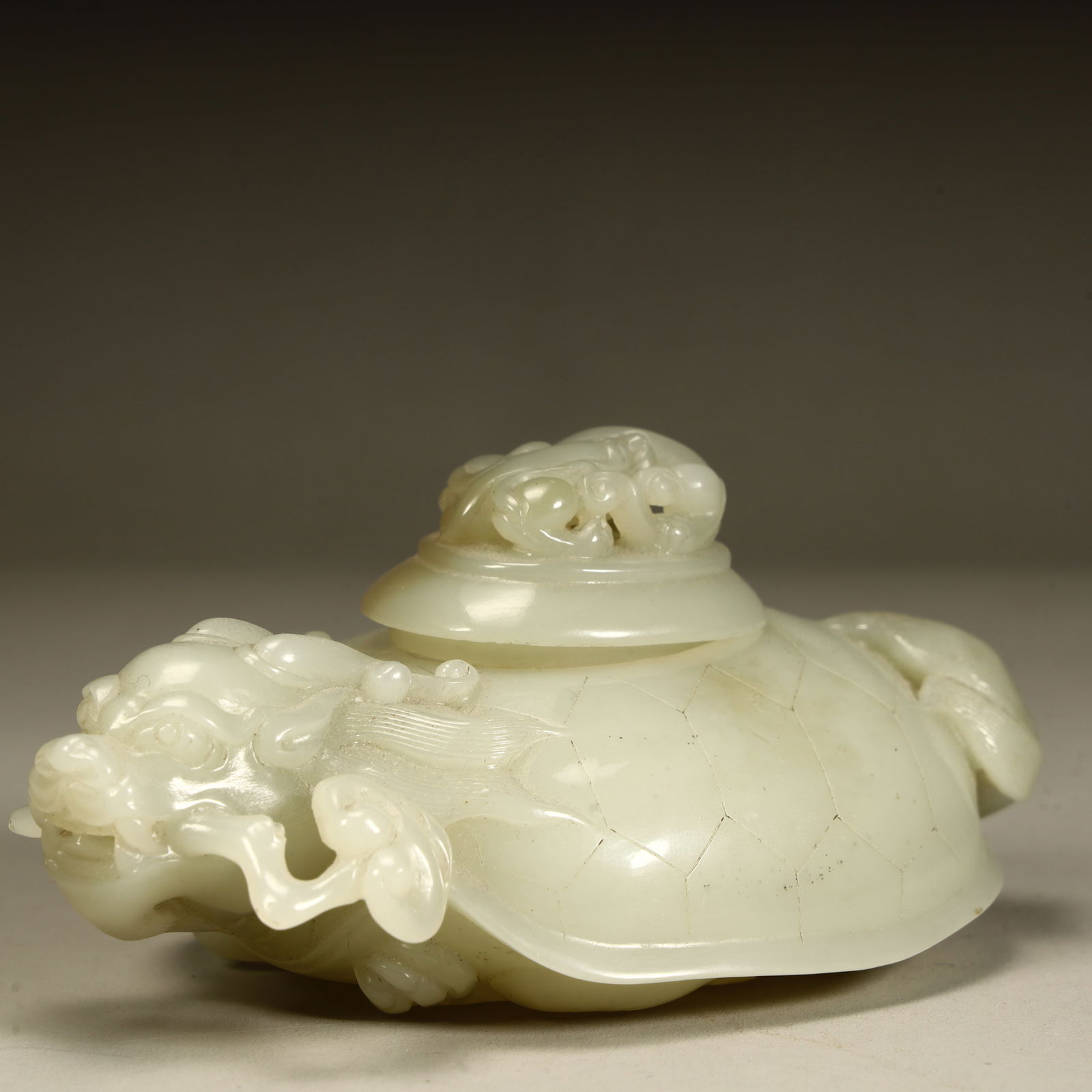 A Qing Dynasty Hetian dragon turtle-shaped pen wash (1 of 10)