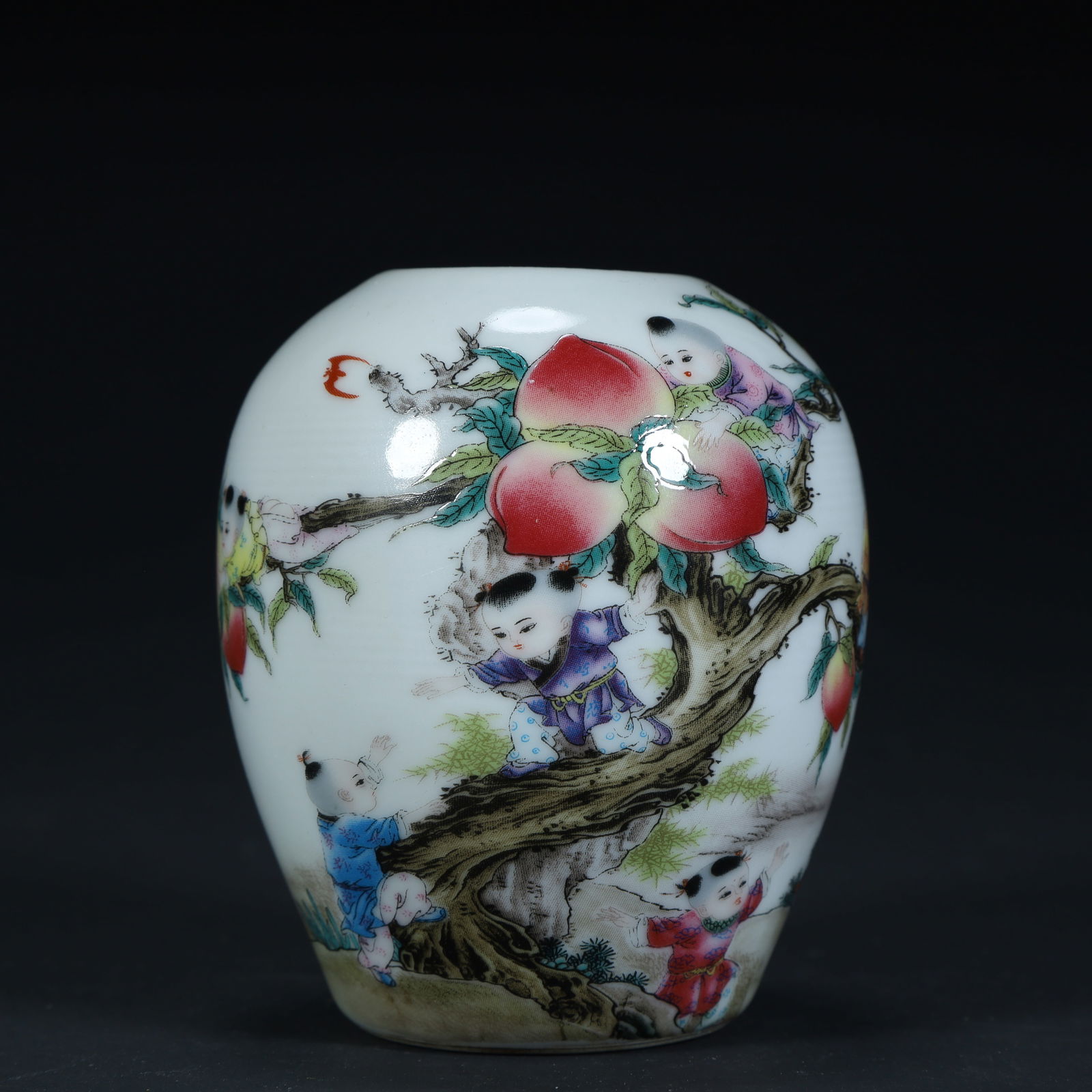 A Qing Dynasty pastel nine sons climbing peach pattern water bowl (1 of 8)