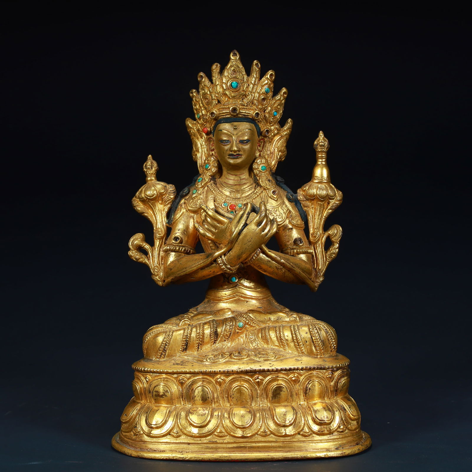 A statue of the Qing Dynasty bronze gilt Da Ri Tathagata: Qing Dynasty bronze gilt statue of the Great Sun Tathagata SIZE: H:19cm L:11.5cm W:8.3cm W:1kg (The Dimensions Of All Batches Are Manually Measured.If You Need More Detailed Information, Please Contac