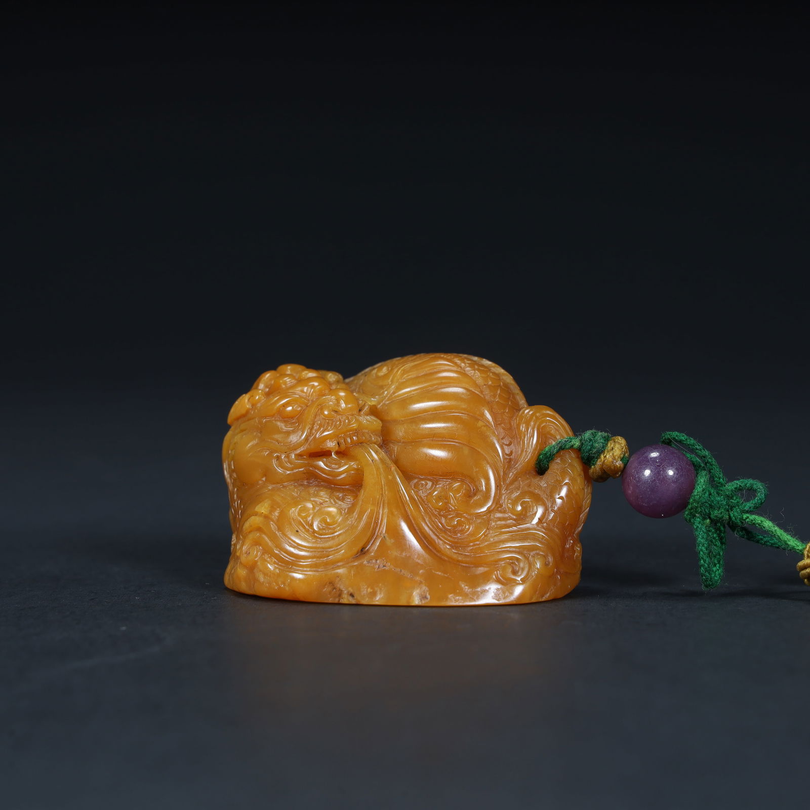 A piece of Qing Dynasty Tian Huangshi auspicious beast (Pixiu). (1 of 9)