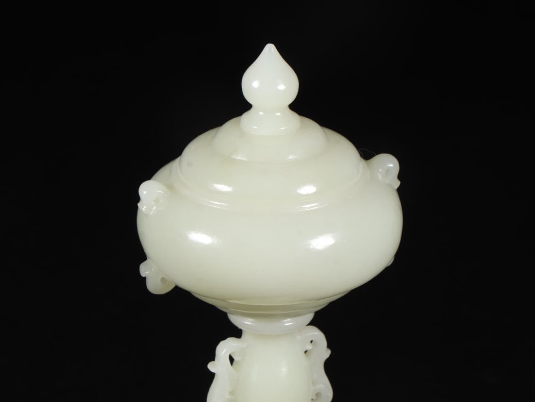 A pair of Qing Dynasty Hetian jade five incense burners - 5