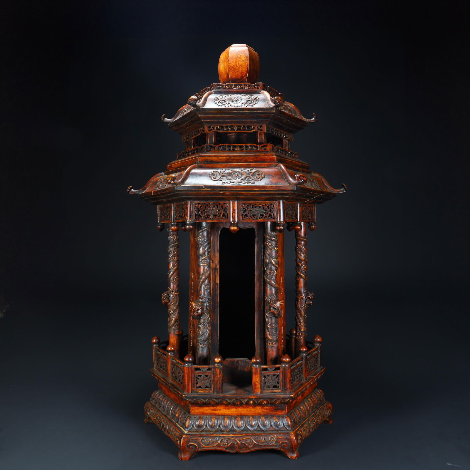 A piece of Qing Dynasty old sandalwood dragon pattern hexagonal palace lamp (Buddha niche style): Qing Dynasty old sandalwood dragon pattern hexagonal palace lamp (Buddha niche style) SIZE: H:68cm L:38cm W:28cm W:8.6kg (The Dimensions Of All Batches Are Manually Measured.If You Need More Detailed