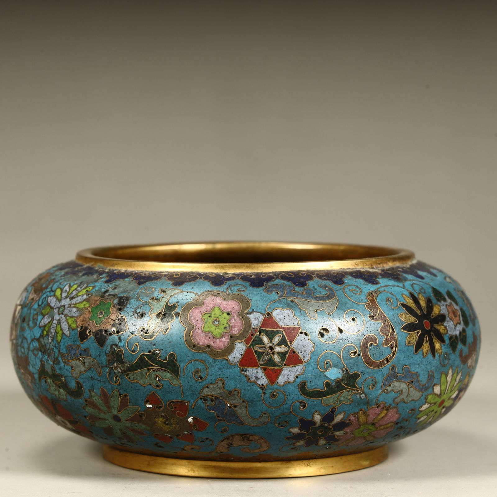 A Qing Dynasty copper tire cloisonné enamel flower pattern water bowl (1 of 8)