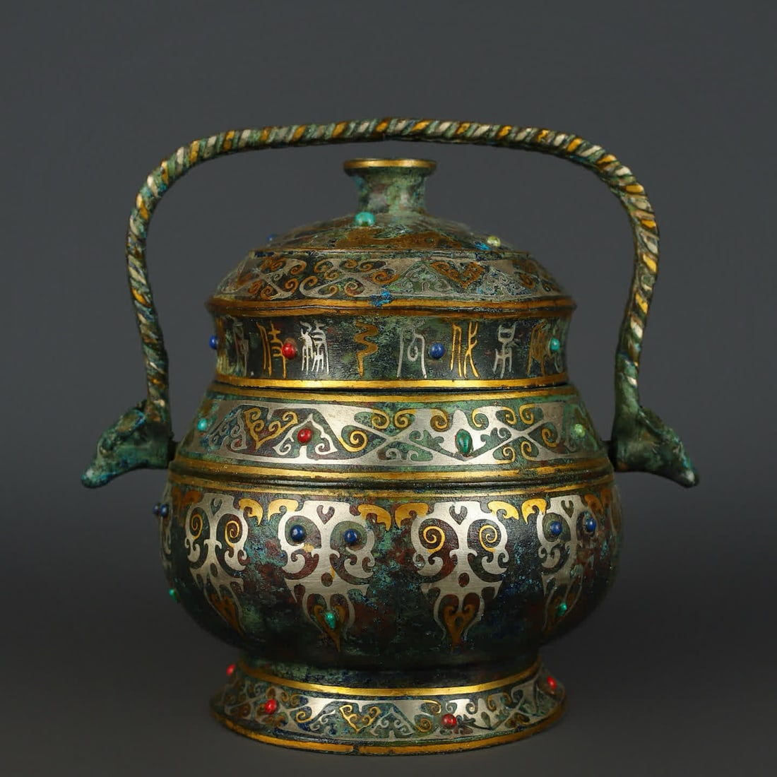 A piece of Han Dynasty_Bronze Cuo gold and silver inlaid turquoise chain beam pot: Han Dynasty_Bronze Cuo gold and silver inlaid turquoise chain beam pot SIZE: W:2100g L:23cm H:22cm (The Dimensions Of All Batches Are Manually Measured.If You Need More Detailed Information, Please Co