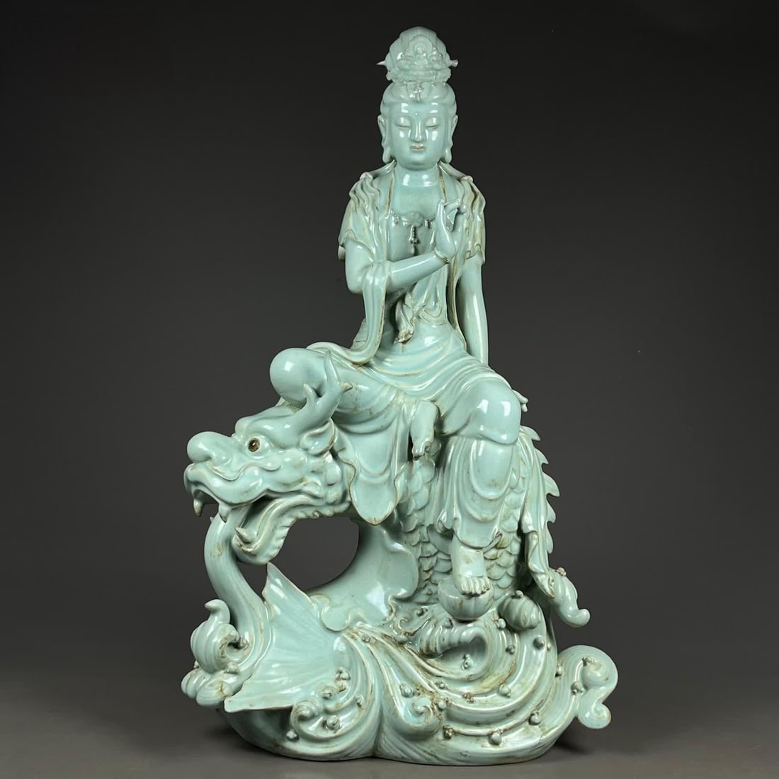 A piece of Song Ru kiln powder celadon Cheng'ao Guanyin (1 of 9)