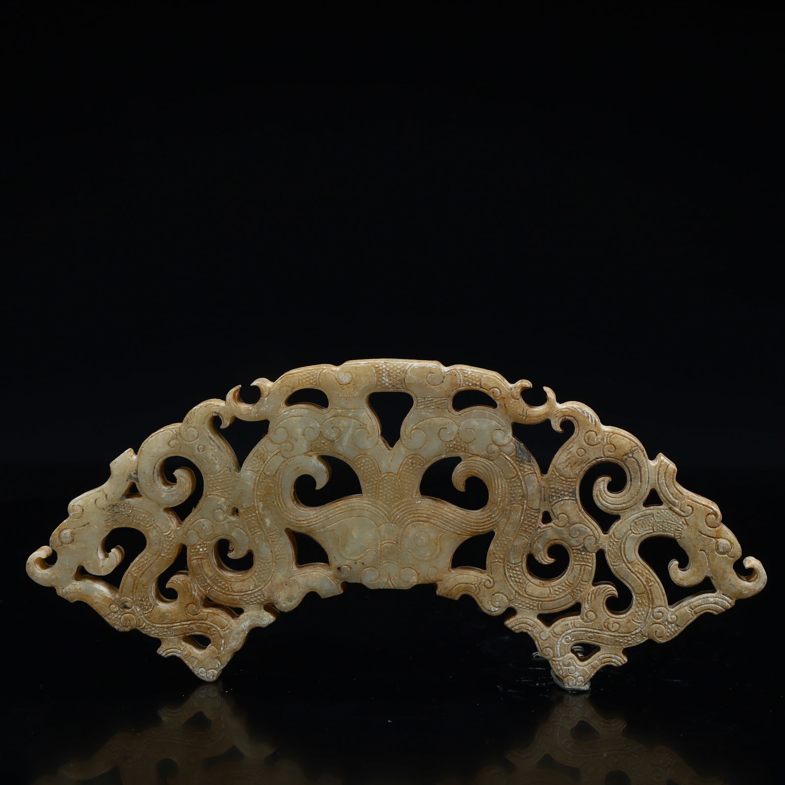 A piece of ancient jade with dragon pattern hollow jade jade (1 of 10)