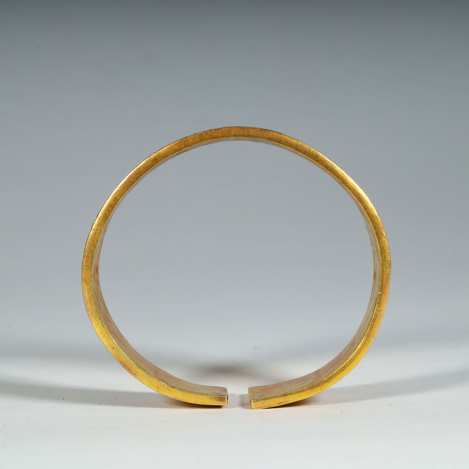 A Qing Dynasty silk filled with gold Qilin sending a child pattern gold bracelet (1 of 8)