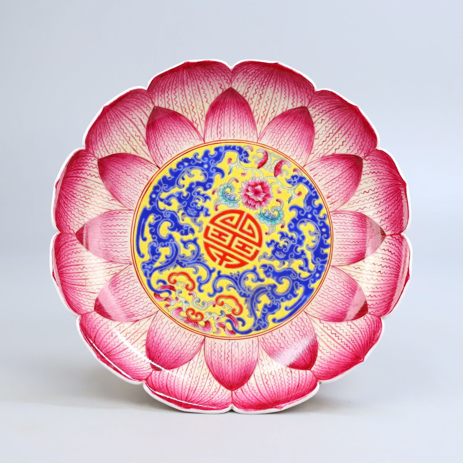 A Qing Dynasty cloisonné inlaid enamel glazed plate (1 of 10)