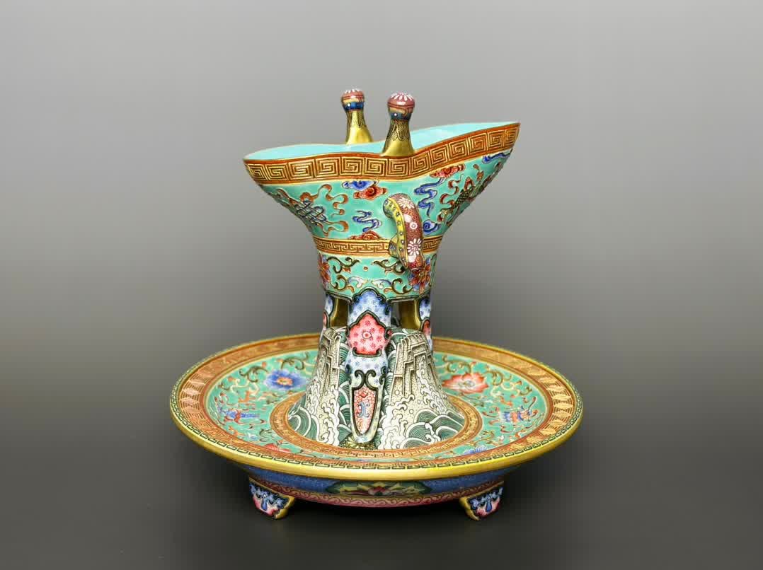 A set of Qianlong year system of the Qing Dynasty green background pattern eight treasure carving (1 of 9)