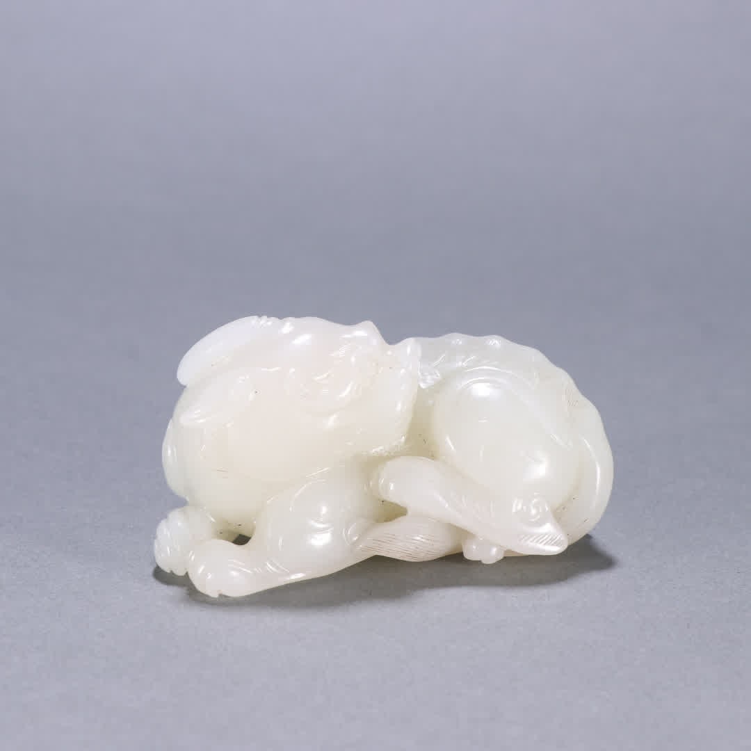 A Qing Dynasty Hetian jade beast carving (1 of 9)