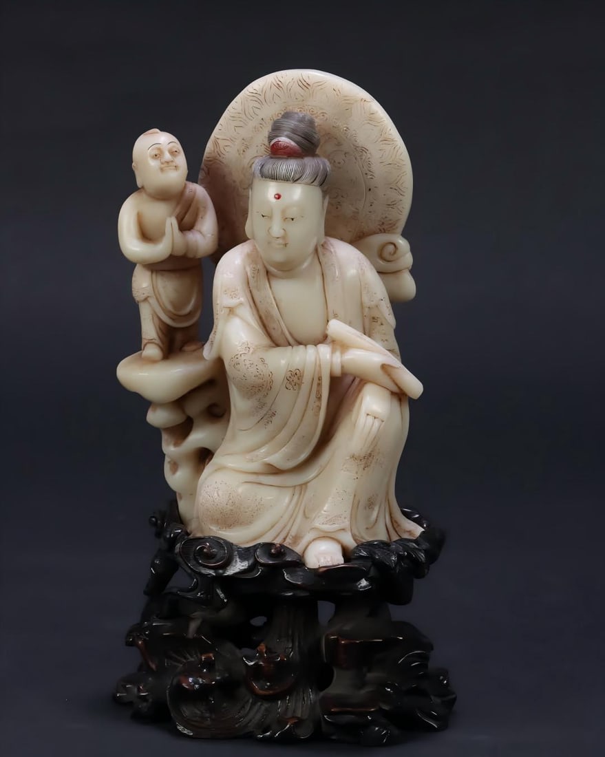 A Qing Dynasty Shoushan Tian sending a son Guanyin ornament (1 of 9)