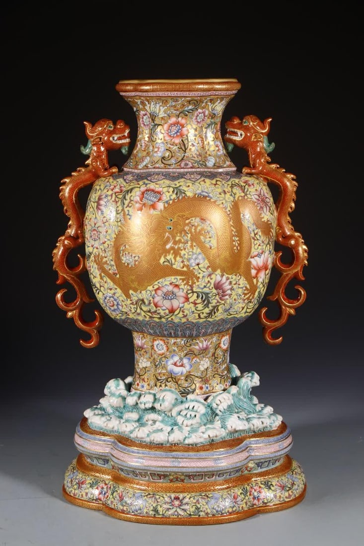 A Qing Qianlong amphora gold dragon pattern pile gold two-section seawater bottle (1 of 8)