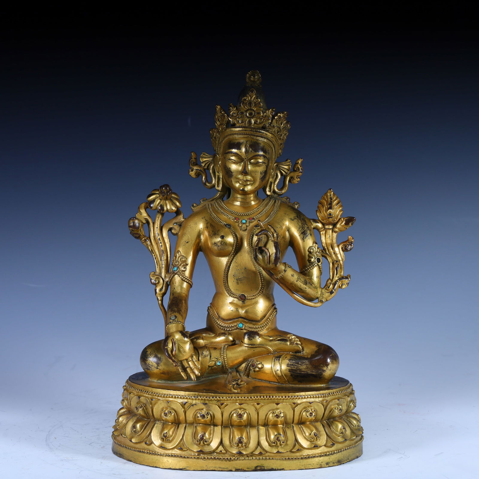 A bronze gilt Tara statue of the Qing Dynasty (1 of 12)