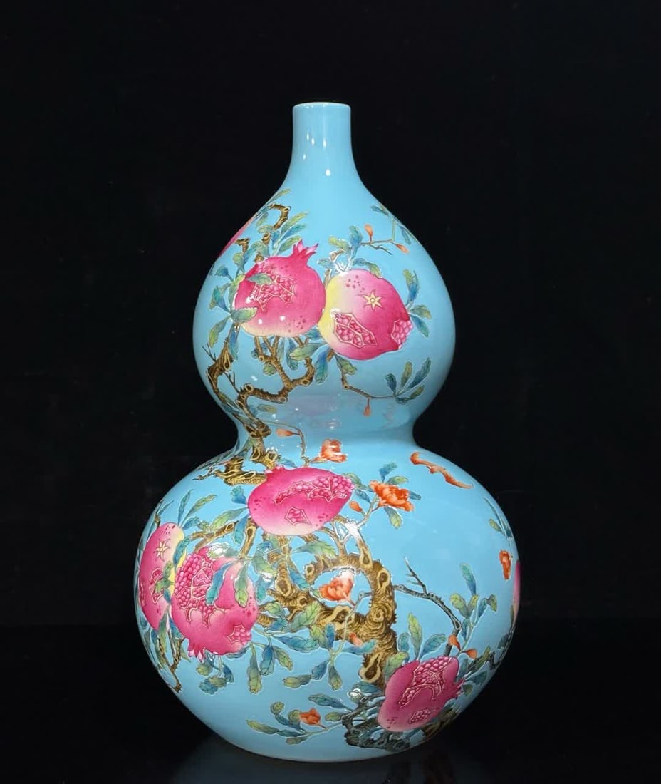 A Qing Yongzheng enamel turquoise green glazed pomegranate pattern gourd bottle: Qing Yongzheng enamel turquoise green glaze pomegranate pattern gourd bottle SIZE: H:32cm abdominalD:19.8cm (The Dimensions Of All Batches Are Manually Measured.If You Need More Detailed Information,
